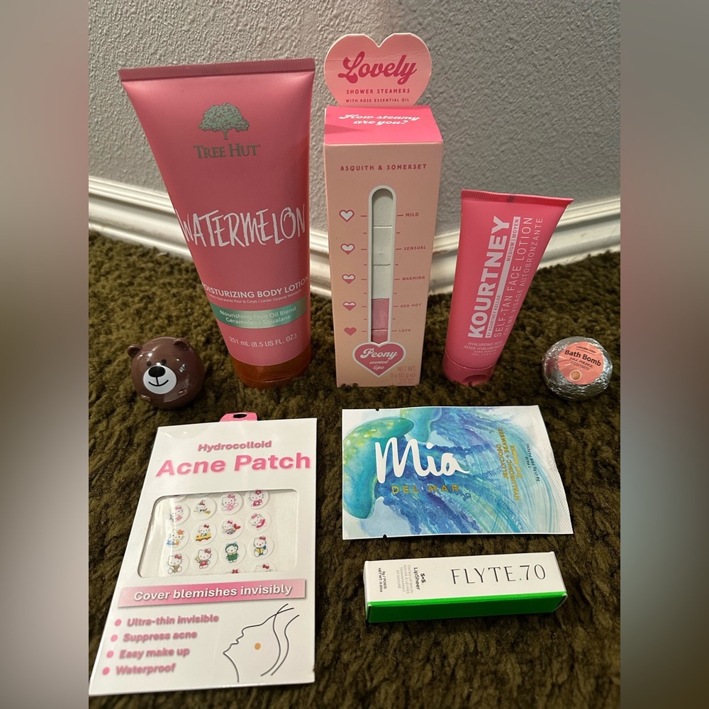 Brand new 8 Piece Beauty Bundle Includes Flyte 70, Tree Hut, Kourtney Kellar